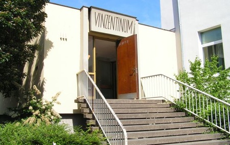 Eingang Vinzentinum