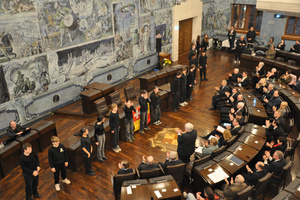 Tanzperformance der Klasse 8 im Rathaus: Gedenken an die Bombennacht des 16. März 1945
